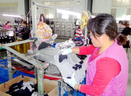 湖北鄖陽兩千余家微工廠助推鄉村振興，萬余村民實現家門口就業